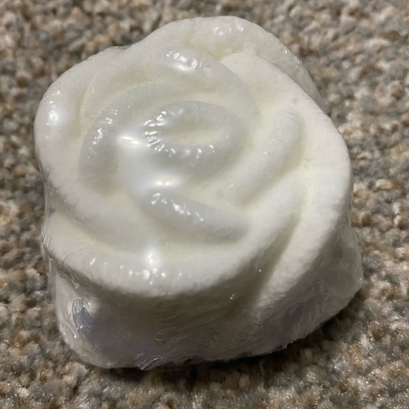 Set of 5 Radiant Waves handcrafted eucalyptus & peppermint shower steamers - Picture 4 of 4